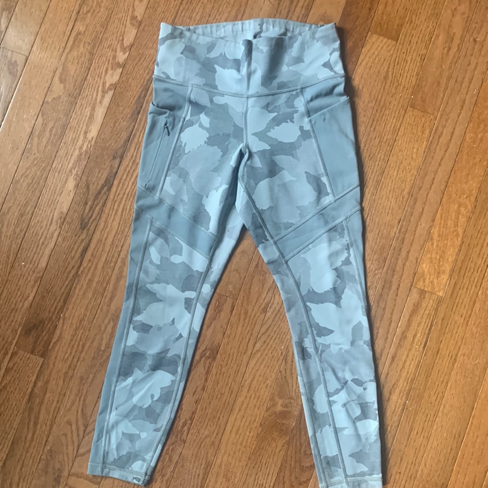 Athleta Grey Camo 7/8 leggings small